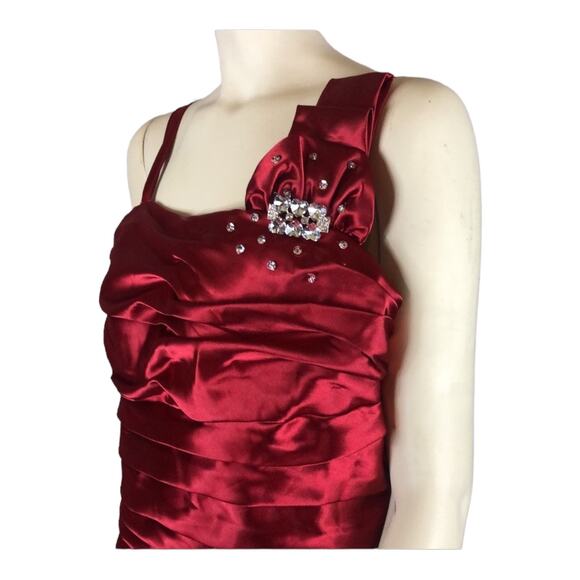 NWT Cindy Collection style 1230 in red sleeveless ruched jewelled size 2 XL - Picture 9 of 12